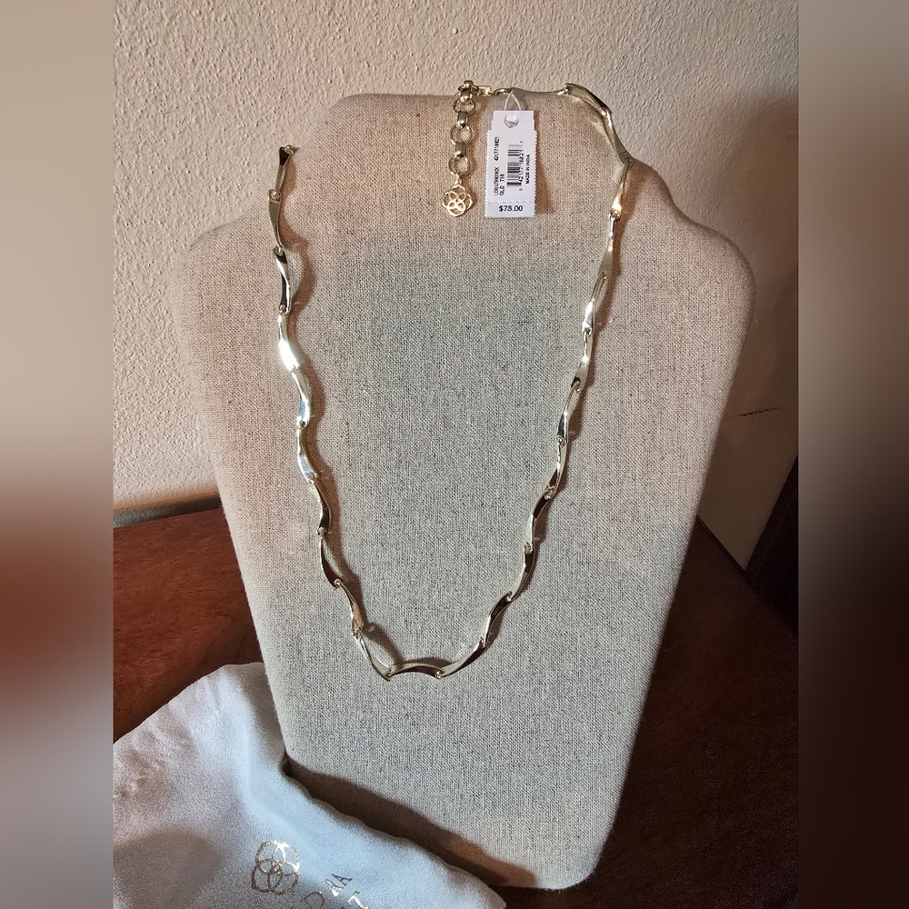 Elegant Silver Necklace
